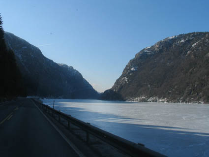 Vuonojen rannalla