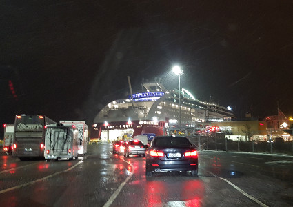 Jonossa laivaan
